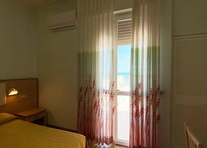 Levante Hotel 2*